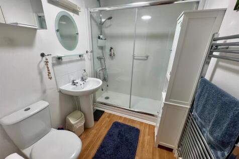 Shower Room.jpg