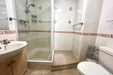 Bathroom 2.jpg