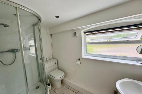 34 shower room.jpg