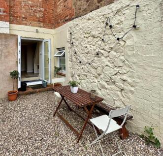 34 Patio.jpg