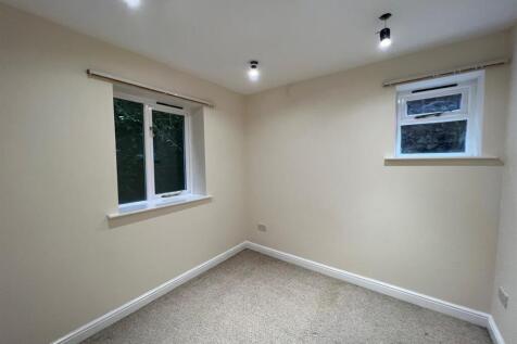 32a Abbey Road bedroom one.jpg