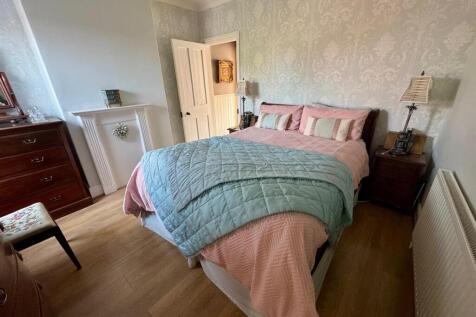 Knight Bed 1.jpg