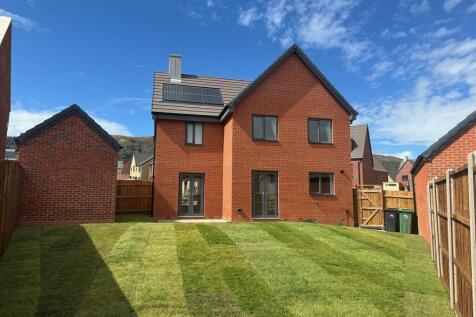 78 rear garden.jpg