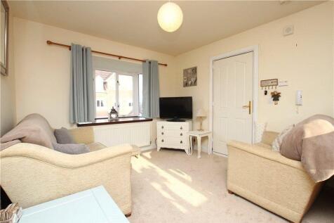 31 Peak View Living Room.jpg