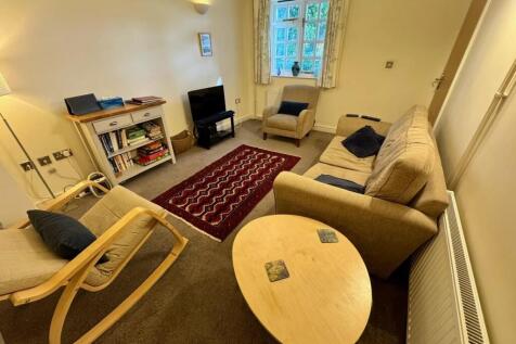 Oriel  living 1.jpg