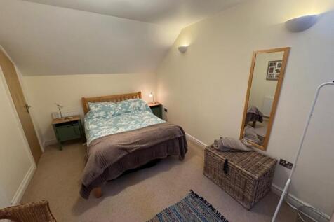 Oriel  bed 1.jpg