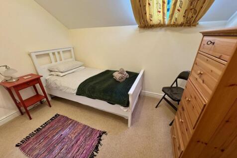 Oriel  bed 2.jpg