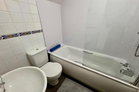 Oriel  bath.jpg