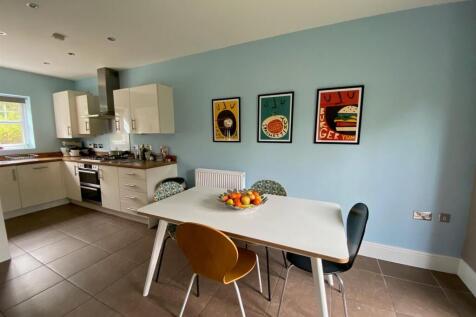 Kitchen Dining.jpg