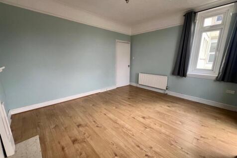Livinmg Room 3.jpg