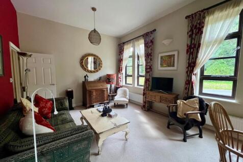 Living Room 2.jpg