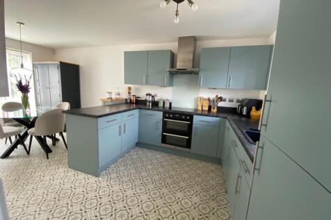 Kitchen Area.jpg