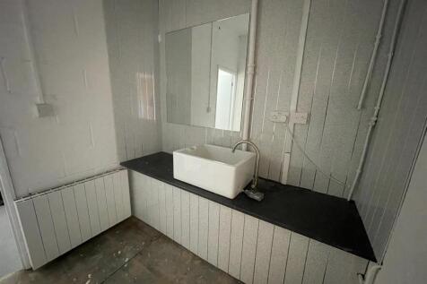 1cDarnleyRd_1stFloorUnits (12).JPG