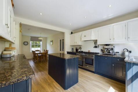 Kitchen/Dining Area