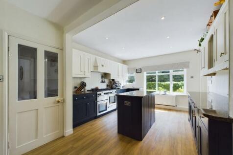 Kitchen/Dining Area