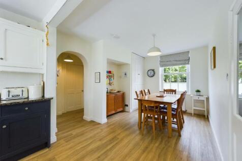 Kitchen/Dining Area
