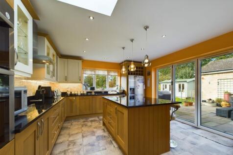 Kitchen/Breakfast Area