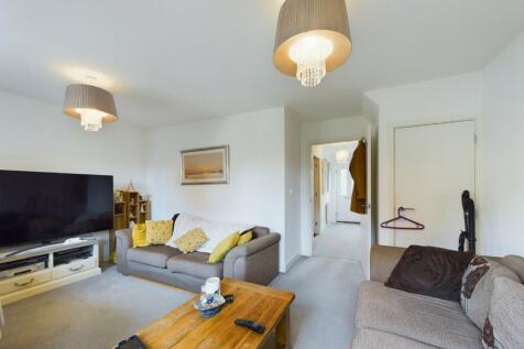 3 Bedroom Mid Terrace House - For Sale