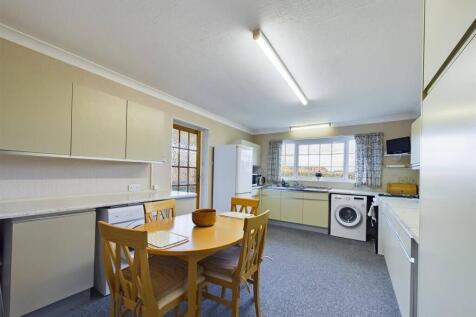 Kitchen/Dining Area