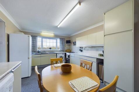 Kitchen/Dining Area