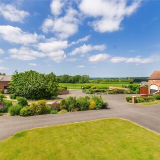 5 Bedroom Detached House - For Sale