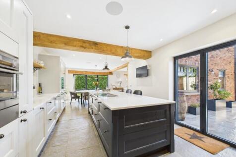 Open Plan Kitchen/Dining Are