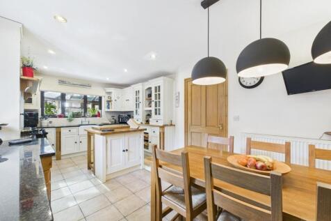 Kitchen/Breakfast Area