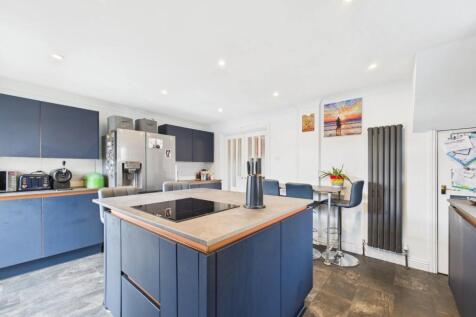 Kitchen/Dining Area