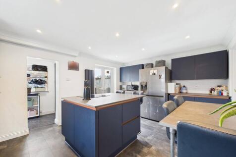 Kitchen/Dining Area