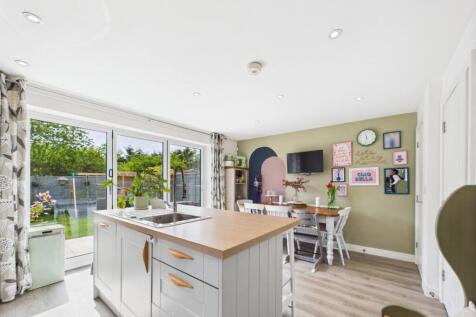 Kitchen/Dining Area
