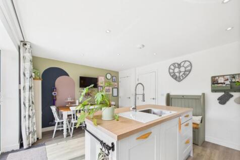 Kitchen/Dining Area