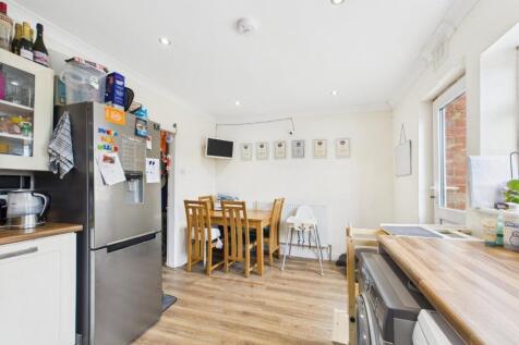 Kitchen/Dining Area