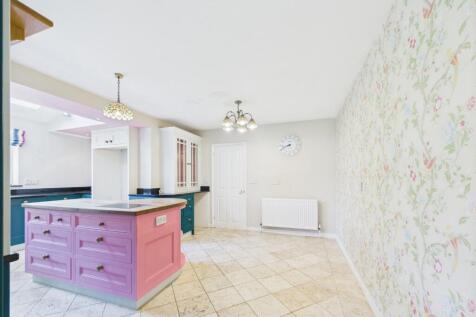 Kitchen/Breakfast Area