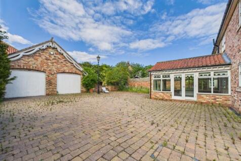 Garden/Driveway