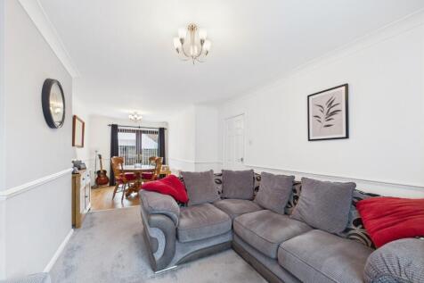 Lounge/Dining Area