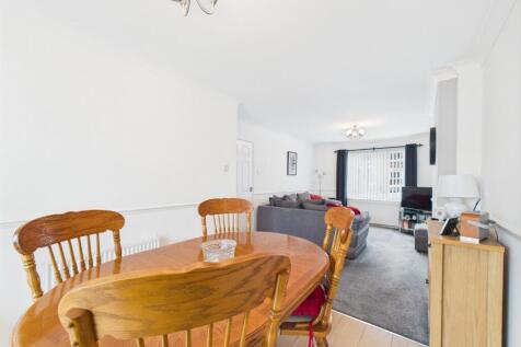 Lounge/Dining Area