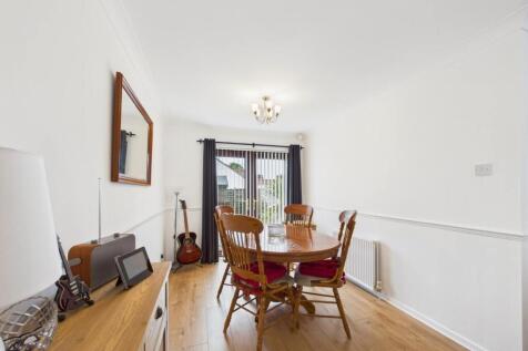 Lounge/Dining Area