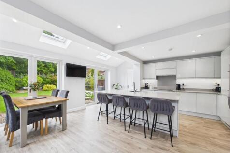 Kitchen/Dining Area