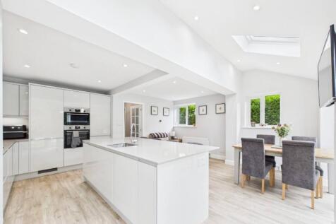 Kitchen/Dining Area