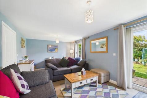 Lounge/Dining Area