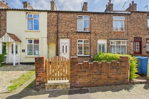 3 Bedroom Mid Terrace House - For Sale