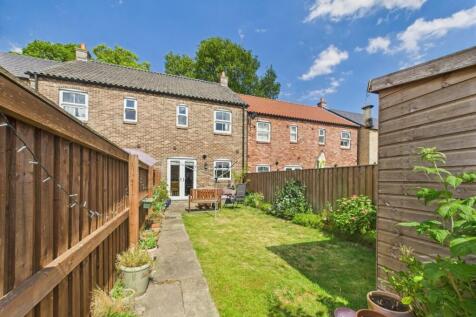 3 Bedroom Mid Terrace House - For Sale