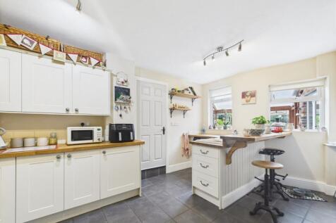 Kitchen/Breakfast Area