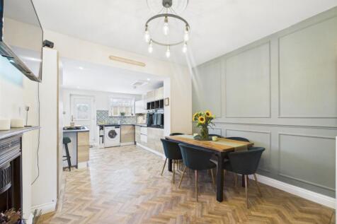 Kitchen/Dining Area