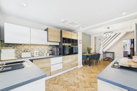 Kitchen/Dining Area