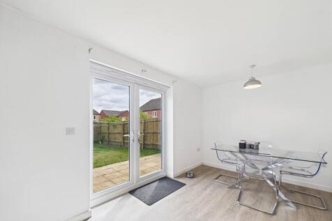 Kitchen/Dining Area