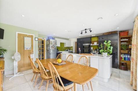 Kitchen/Breakfast Area