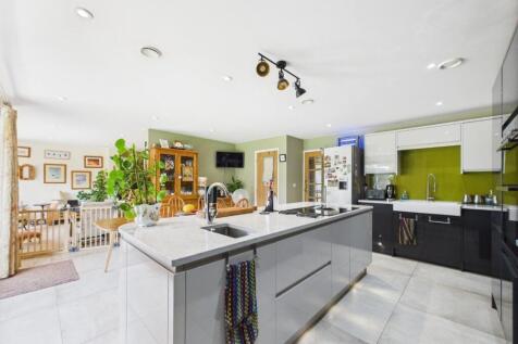Kitchen/Breakfast Area