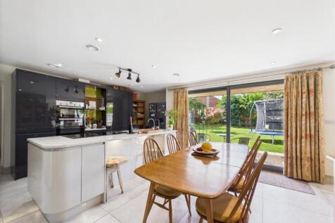 Kitchen/Breakfast Area