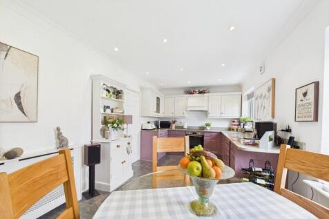 Kitchen/Dining Area